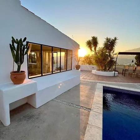 Dom wakacyjny Casa Bizon - Your Oasis With Private Pool *